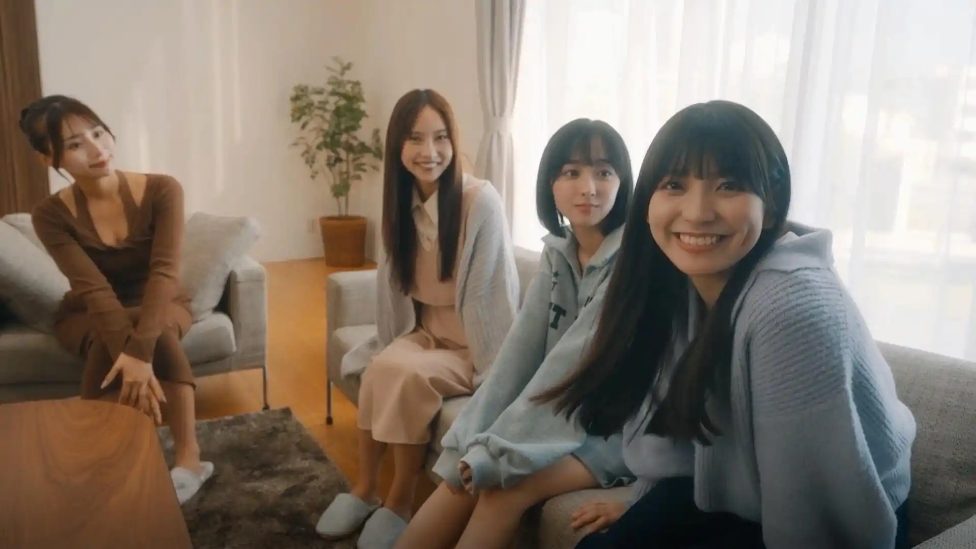 嘟嘟嘟~恋爱信号响不停，美女室友们教我如何淡定？/Roommates, Romance, and Ringing Hearts-科技美南博客